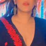 Yamini Malhotra Instagram - Black saree pink lips 👄 . #blacksaree #sareelove #sareefashion #saree #sareelovers #sareecollection #sareeaddict #sareegirl #sareeblogger #sareebloggers #sareebloggersofindia #bloggerfashion #fashionblogger #delhiblogger #gurgaonblogger #gurgaonbloggers #gurugramblogger
