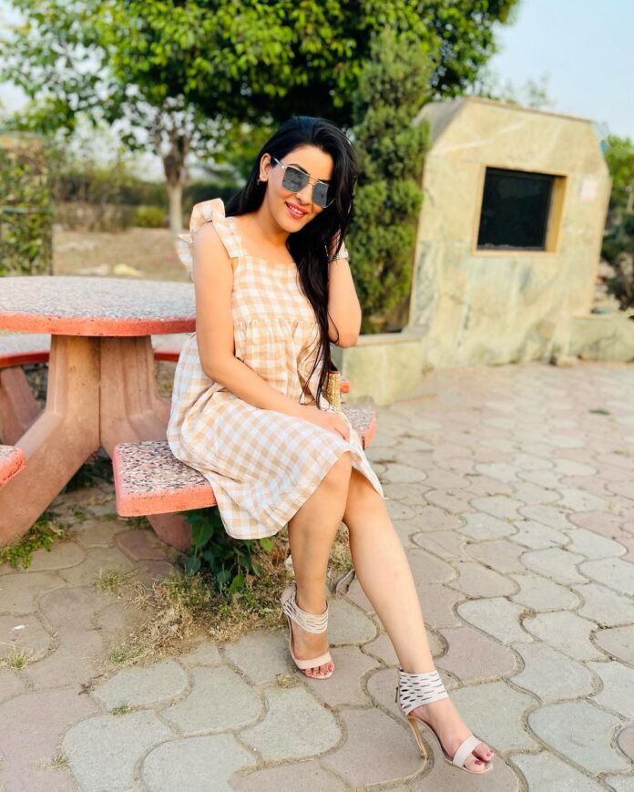 Actress Yamini Malhotra HD Photos and Wallpapers October 2022 - Gethu