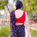Yamini Malhotra Instagram - Peeche kyun aarahe mere ?? . #saree #sareelove #sareefashion #sareelover #sareecollection #sareecollaboration #indiansaree #sareeblogger #sareebloggers #indianblogger #indianfashionblogger