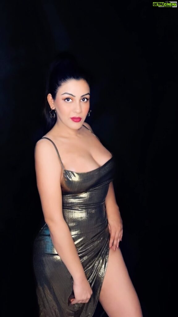 Yamini Malhotra Instagram - Should I wear this dress on my bday ?? . #golden #goldendress #birthday #birthdaygirl #birthdaydress #sexydress #indianvlogger #indianblogger #gurgaonblogger #gurgaonbloggers #gurgaongirls #gurgaondiaries