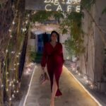 Yamini Malhotra Instagram - Lady in red 💃is me ❤️ . #reddress #redlips #velvetdress #slitdress #catwalk #fashionblogger #ootdfashion #fashioninfluencer #fashioninspo #gurgaon #cafeingurgaon #bigtreecafe #gurgaonfoodie #gurgaonnightlife #gurgaoncafe #gurgaontimes #gurgaonblogger #gurgaonbloggers #delhiblogger #delhibloggers #fashiongram #gurugram