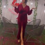 Yamini Malhotra Instagram - Loved the Surprise❤️🌹 Thank you @bigtreecafegurgaon for arranging a beautiful romantic evening 🥂 . #kahanisuno #surprise #surprisegift #romantic #romanticvideos #romanticsurprise #valentineday #cafeingurgaon #gurgaoncafe #bigtreecafe #golfcourseroad #gurgaonnightlife #gurgaongirls #gurgaonblogger #gurgaonbloggers #delhiblogger #delhibloggers #gurgaonfoodie #gurgaonevents #gurgaonrestaurants #gurgaonclubs #wearegurgaon