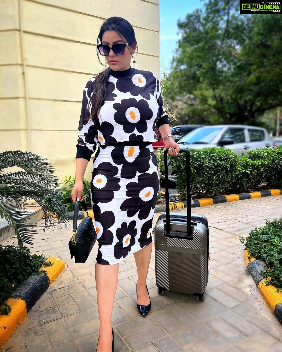 Yamini Malhotra Instagram - Ja rahi hu main bye.Yahan mujhe bhaav nai mil rahe aaj 😞 Gurugram