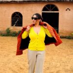 Yamini Malhotra Instagram - What mausam is this ?? We have to wear jacket or not ?? While in car I put my AC on but at night I am sleeping in blanket .