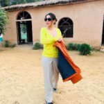 Yamini Malhotra Instagram - What mausam is this ?? We have to wear jacket or not ?? While in car I put my AC on but at night I am sleeping in blanket .