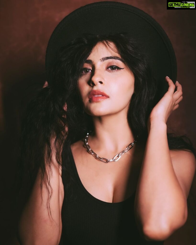 Actress Yukti Kapoor HD Photos and Wallpapers May 2022 | Gethu Cinema