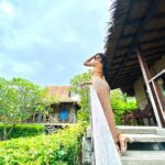 Yukti Kapoor Instagram - With the right mindset and spirit, only the sky is the limit….🌞 #thailand2022 🧿 Styling: @styling.your.soul Outfit: @myfywish #travel #memoriesforlife SAii Phi Phi Island Village