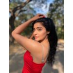 Yukti Kapoor Instagram – Feeling the sunshine ☀️ 🥰

#kyafarkpadtahai #musicvideo #comingsoon 
@harwinsentertainment 

MUA @sachinmakeupartist1 
Styled by @salma_mansuri