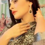 Yukti Kapoor Instagram – Man Bawra 💘

MUA @_mickey___17 🤗

#reels #reelitfeelit #saree #actiorslife #maddamsir #sonysab