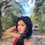 Yukti Kapoor Instagram – Feeling the sunshine ☀️ 🥰

#kyafarkpadtahai #musicvideo #comingsoon 
@harwinsentertainment 

MUA @sachinmakeupartist1 
Styled by @salma_mansuri