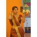 Yukti Kapoor Instagram – 9vvari saree ☺️
Maddamsir – 10 pm on @sonysab 

#actorslife #tvshow