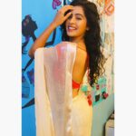 Yukti Kapoor Instagram – किसी नज़र को तेरा
इंतज़ार आज भी हैं

Caption by my Pucchhppaaa @sonalijnaik 💋🌹
#yk #yuktiikapoor