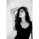 Yukti Kapoor Instagram - Some days she is a warrior. Some days she’s a broken mess. Most days, she’s a bit of both. But every day, she’s there. Standing Fighting Trying 🦾➰ 📸 @deepali_td MUA @smrutibhurke_mua