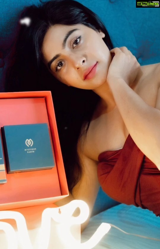 Yukti Kapoor Instagram - I have recently come across Mystique Earth which is a skin care brand based in Central India and I’ve been using their products for my nightly skin care routine ! I absolutely love the routine and have been waking up with such a glow on my face ! 🥰 Highly recommended @mystiquearth You can use my code Yukti20 for a 20% discount at checkout ! 😚☺️ #nightskincare #skincareroutine #healthyskin #mystiqueearth @mystiquearth