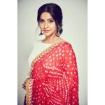 Yukti Kapoor Instagram - तराशिये खुद को कुछ इस कदर जहाँ में , पाने वाले को नाज़ और खोने वाले को अफसोस रहे !! 👈 🌷 #shayarilover #shayari 📸 @ravindupatilphotography MUA @sachinmakeupartist1