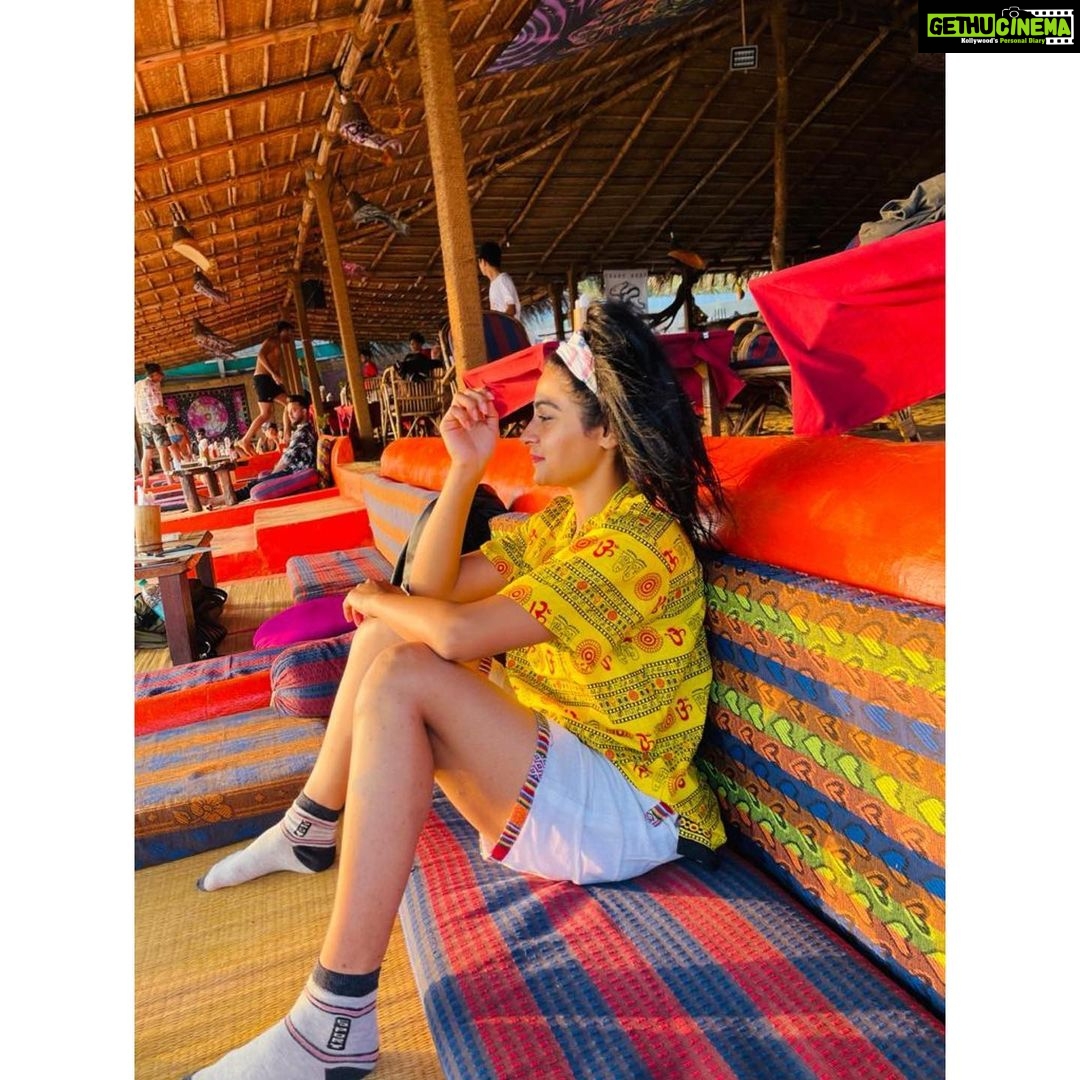 Yukti Kapoor Instagram - Wishing you a day full of loving, healing blessings & positive energy. 🧿🌹🌈🌼 #kidforever Also - Watch my v first vlog out at 5 pm on #youtube #yuktiisuniverse Link in bio! Be careful, Take good care 🙏