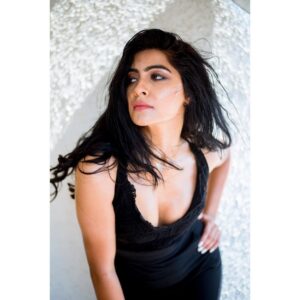 Yukti Kapoor Instagram - Let me remind you 😉
#photoshoot 

📸 @deepali_td 
MUA @smrutibhurke_mua 
♥️💋