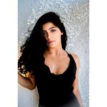 Yukti Kapoor Instagram – Let me remind you 😉
#photoshoot 

📸 @deepali_td 
MUA @smrutibhurke_mua 
♥️💋