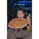 Yukti Kapoor Instagram - You will find happiness with a new slice of pizzaaa 😛🍕😁
