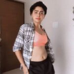 Yukti Kapoor Instagram - Good day my darling world ! 🌸 #Chicaidealchallenge #Chicaideal @sebastianyatra 😬 #ChicaidealChallenge #reels #reelitfeelit #danceitout #dance
