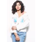 Yukti Kapoor Instagram - Aim for progress not perfection ! You are never going to be perfect. No one is. All can you do is your best to make healthy choices and strive to improve every day. It will pay off. 🌸 📸 My favourite @munnasphotography 🤗💗