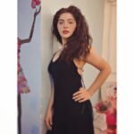 Yukti Kapoor Instagram – ➰ 

#onset #actorslife Mother Nature Studio