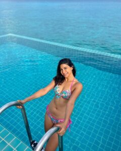 Aahana Kumra Instagram - The only Monday Blues I know 🐬🌊👙🐚☀️
#mondayblues 
#maldives 
.
.
.
.
#monday #mondaymotivation #poolbaby #beachbaby #bikini #blue #ocean #oceanlover #bluesea #aahanakumra