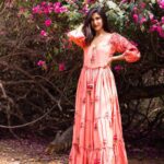Aahana Kumra Instagram - In full bloom 🌸🌸🌸🌸💕💕💕 #earthday #happyearthday #summerblooms #tuesday Photography : @yashjangidphotography Styling and concept : @abhimanyusinghtomarr Make up and hair : @omsenmakeup . . . . #jaipur #rajasthan #sunmer #pink #pinkpinkpink #bloom #infullbloom #blooms #photography #aahanakumra #summervibes #summerishere Jaipur - The pink city