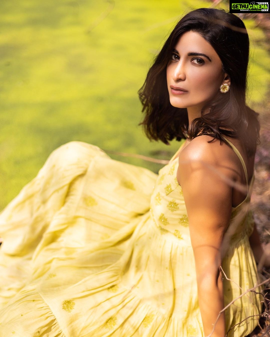 Aahana Kumra Instagram - The endless days of Summer πππΏπ¦ Photography @yashjangidphotography Styling @abhimanyusinghtomarr Hair & Make up: @omsenmakeup Outfit : @gazalmishraofficial . . . . #photoshoot #jaipur #rajasthan #photography #aahanakumra #wednesday #wedensdaywisdom Jaipur - The pink city