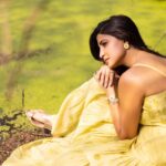 Aahana Kumra Instagram - A day by the green pond Summer breeze and floral dreams 🍃🌞🌿🦚 Photography @yashjangidphotography Styling @abhimanyusinghtomarr Hair & Make up: @omsenmakeup Outfit : @gazalmishraofficial . . . . #photoshoot #jaipur #rajasthan #photography #aahanakumra #tuesday #tuesdaymotivation Jaipur - The pink city
