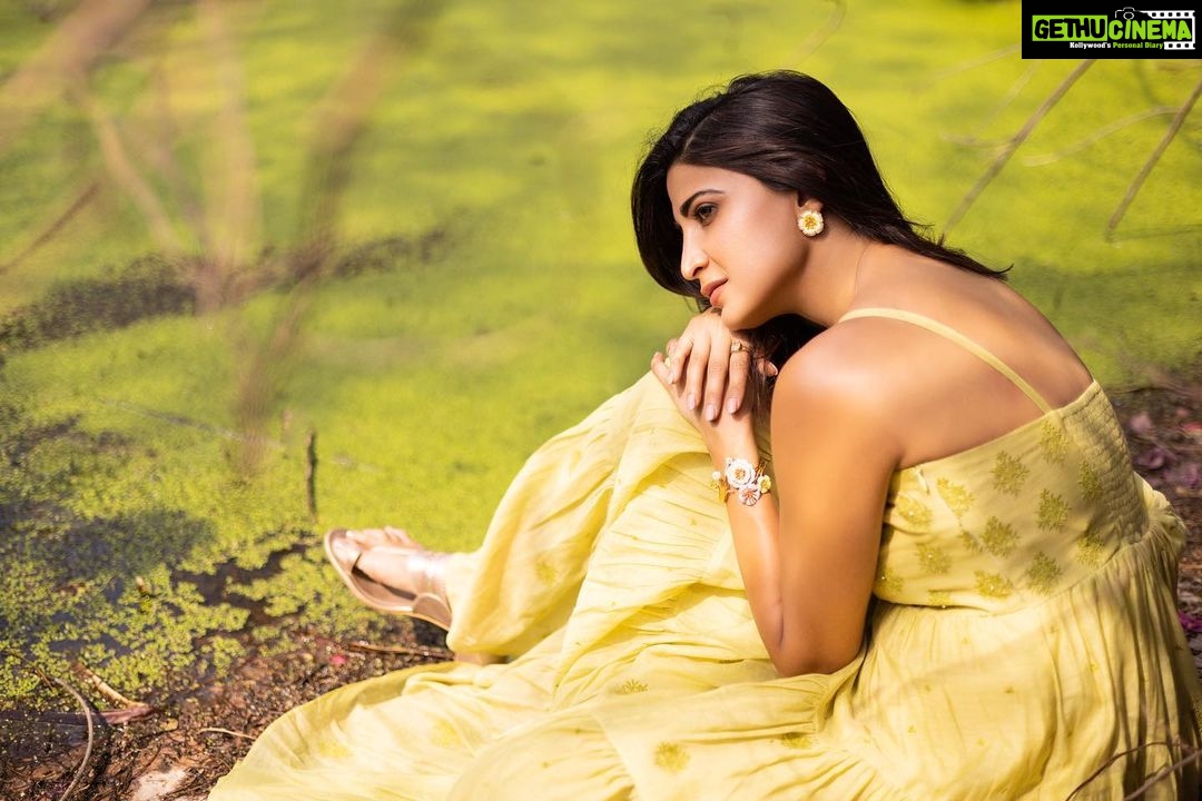 Aahana Kumra Instagram - A day by the green pond Summer breeze and floral dreams πππΏπ¦ Photography @yashjangidphotography Styling @abhimanyusinghtomarr Hair & Make up: @omsenmakeup Outfit : @gazalmishraofficial . . . . #photoshoot #jaipur #rajasthan #photography #aahanakumra #tuesday #tuesdaymotivation Jaipur - The pink city