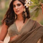 Aahana Kumra Instagram - O-Live it!! 🪲💚🌿🌳🍃 Saree by my loveliest @eeshakunalcouture 🪲💚 Make up : @meerabhandarimakeovers Hair by : @amuthevar Photos : @amitkhannaphotography 🫶🍃💕 . . . . #sareelover #sareenotsorry #sareelove #saree #aahanakumra #tuesday #tuesdaymotivation #photoshoot #photo #portraitphotography #portrait India