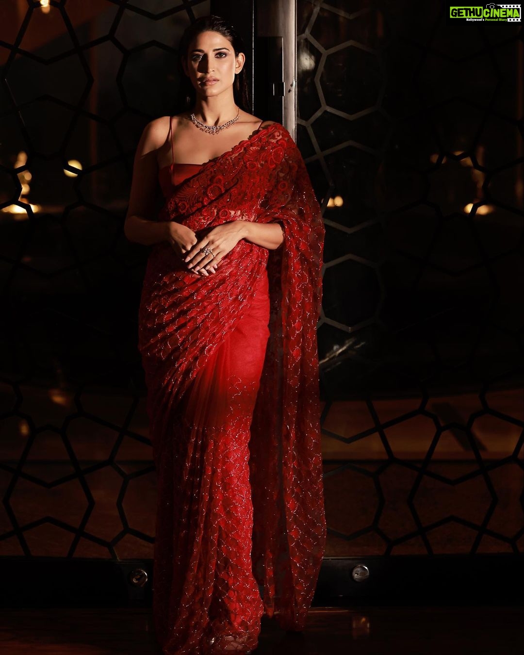 Aahana Kumra Instagram - इश्क़ का रंग लाल❤️❤️ Cover shoot for @fablookmagazine Founder & Editor @milliarora7777 @ankkit.chadha2222 Wearing @frontierphagwara Jewels @jiadiamonds Styled by @milliarora7777 @juhi.ali Mua @meerabhandarimakeovers Hair @amuthevar Heels @rossobrunelloofficial Shot by @amitkhannaphotography Pr @focuspr Location courtesy @westinmumbaipowai #fablookmagazine #aahanakumra #covergirl #fashionmagazine #westinpowailake #coverstar #fablook India