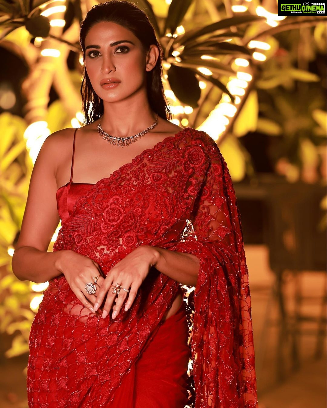 Aahana Kumra Instagram - इश्क़ का रंग लाल❤️❤️ Cover shoot for @fablookmagazine Founder & Editor @milliarora7777 @ankkit.chadha2222 Wearing @frontierphagwara Jewels @jiadiamonds Styled by @milliarora7777 @juhi.ali Mua @meerabhandarimakeovers Hair @amuthevar Heels @rossobrunelloofficial Shot by @amitkhannaphotography Pr @focuspr Location courtesy @westinmumbaipowai #fablookmagazine #aahanakumra #covergirl #fashionmagazine #westinpowailake #coverstar #fablook India