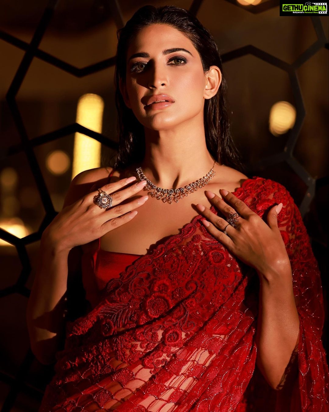 Aahana Kumra Instagram - इश्क़ का रंग लाल❤️❤️ Cover shoot for @fablookmagazine Founder & Editor @milliarora7777 @ankkit.chadha2222 Wearing @frontierphagwara Jewels @jiadiamonds Styled by @milliarora7777 @juhi.ali Mua @meerabhandarimakeovers Hair @amuthevar Heels @rossobrunelloofficial Shot by @amitkhannaphotography Pr @focuspr Location courtesy @westinmumbaipowai #fablookmagazine #aahanakumra #covergirl #fashionmagazine #westinpowailake #coverstar #fablook India