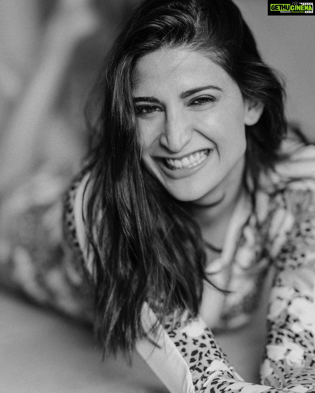 Aahana Kumra Instagram - She sees in black and white Thinks in grays Loves in Color π΅π¦π€πΌ #throwbackthursday πΈ by : @harpreetbachher . . . . #thursday #thursdays #thursdaymotivation #aahanakumra #thursdaymotivation #thursdaythoughts #thursdayvibes #throwback India