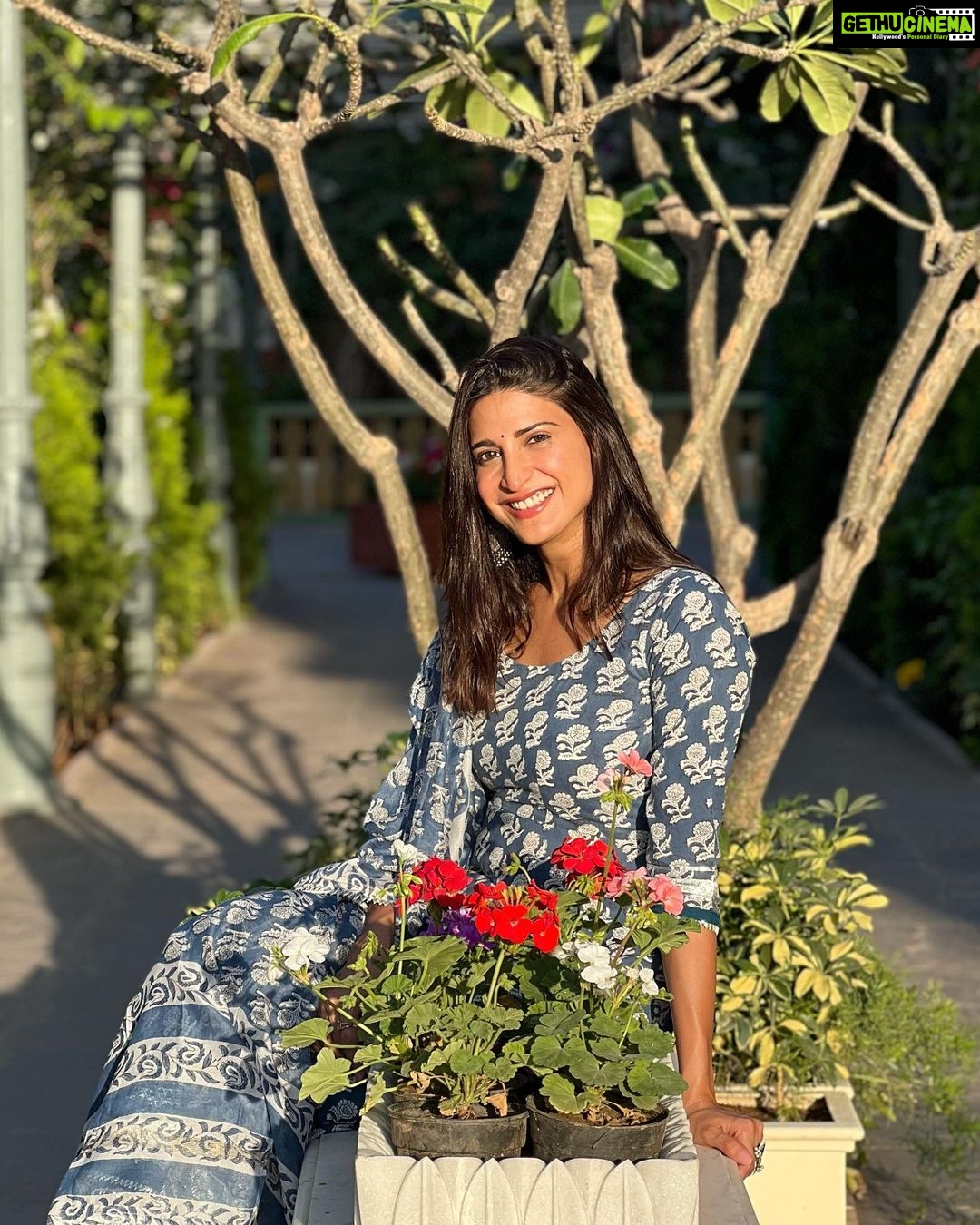 Aahana Kumra Instagram - नवरात्रि और गुडी पड़वा की सभी को हार्दिक शुभ कामनाएँ 🌞🌸🫶 #happynavratri #happygudipadwa . . . . #newyear #hindunewyear #india #incredibleindia #gudipadwa #navratri #love #faith #hope #jaimatadi Narender Bhavan, Bikaner