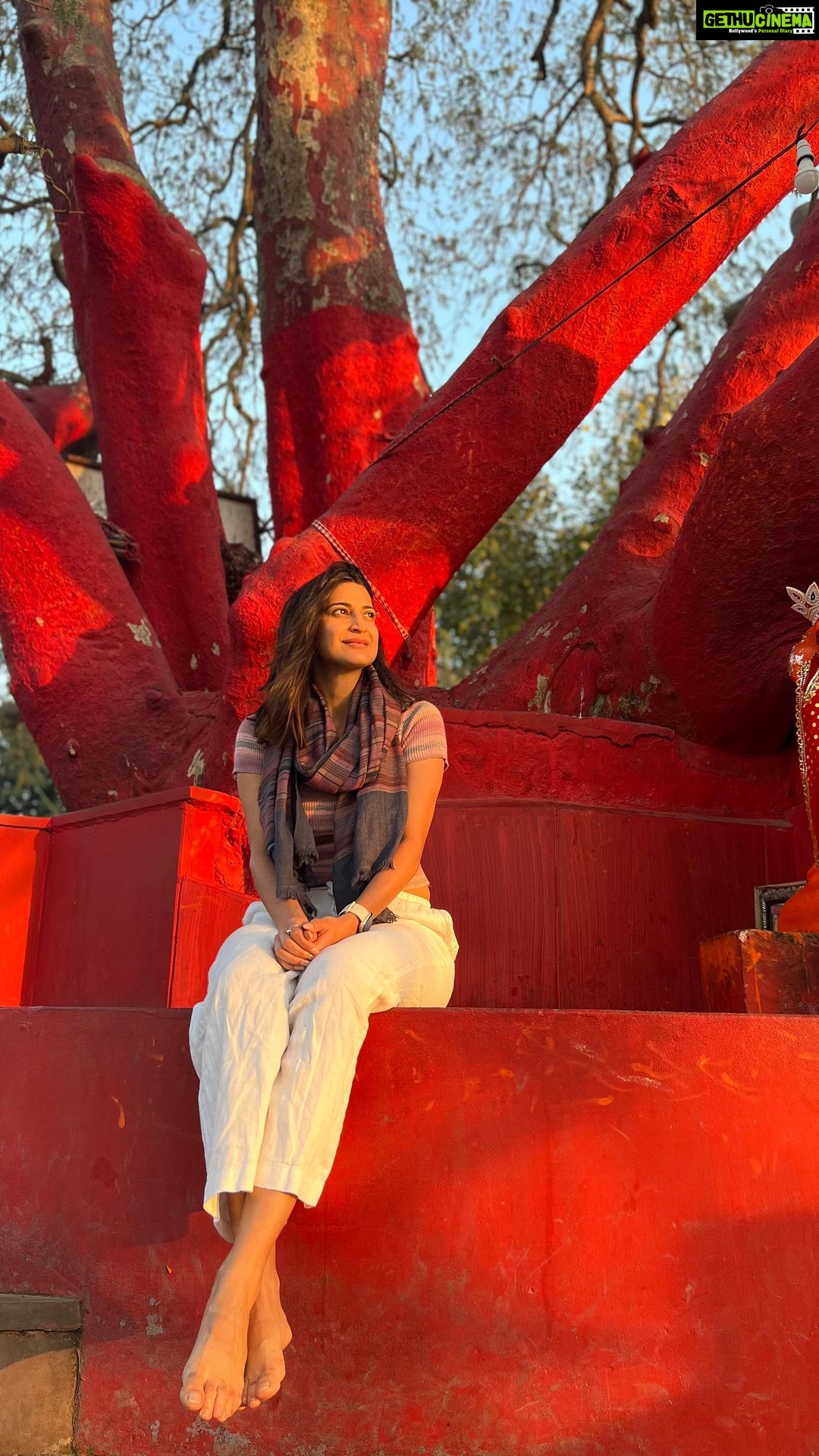 Aahana Kumra Instagram - Starting my Monday with my favourite place!! Harki pauri, Haridwar! Ganga maa loves and only gives! Sheβs the true divine strength! Sending everyone love and positivity!! πΈπποΈ ππΈπ«ΆπποΈ #mondaymotivation #mondaymood #haridwar #ganga . . . #monday #travel #traveldiaries #travelreels #travelindia #india #incredibleindia #aahanakumra #uttarakhand #harkipauri #jaimaaganga #harharmahadev #mahadev Haridwar City