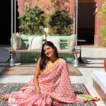 Aahana Kumra Instagram - Rani saa 🌸🌸🌸🌸 Thank you @narendra.bhawan.bikaner for making mom and dad’s trip the best 💕🥂🐫🏜️ #waybackwednesday #familyiseverything #familytime #lafamilia . . . . 📍 @narendra.bhawan.bikaner . . #wednesday #aahanakumra #weekendgetaway #weekend #weekendvibes #sareelover #saree #sareenotsorry #travelogue #travelphotography #rajasthan #binaker #narendrabhawan Narender Bhavan, Bikaner