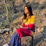 Aahana Kumra Instagram - Camping, mountains, Maggi, chai, trekking!! Bas aur kya chahiye!? #majjanilife 🌞⛰️🌸😻🏕️🍜☕️🌲🫶💕 Thank you @thewestinhimalayas . . . #himalayas #mountaingirl #mountains #mountainslovers #camping #trekking #teatime #sun #sunset #mountainlife #aahanakumra #saturday #saturdate #saturdaze #weekendishere #weekendvibes Rishikesh