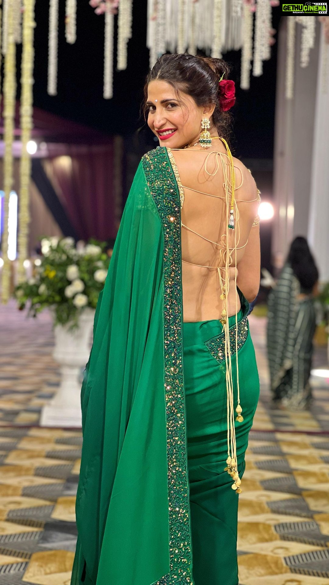 Aahana Kumra Instagram - Walk of fame 🦚🦚🦚💚💚💚 Saree : @eeshakunalcouture Jewellery : @pinksalt.in #weddingseason . . . . #weddinginspiration #wedding #sareenotsorry #sareelover #aahanakumra #weddingstyle #friday #friyay #fridaymood #fridayfeeling #prettygirlswalklikethis