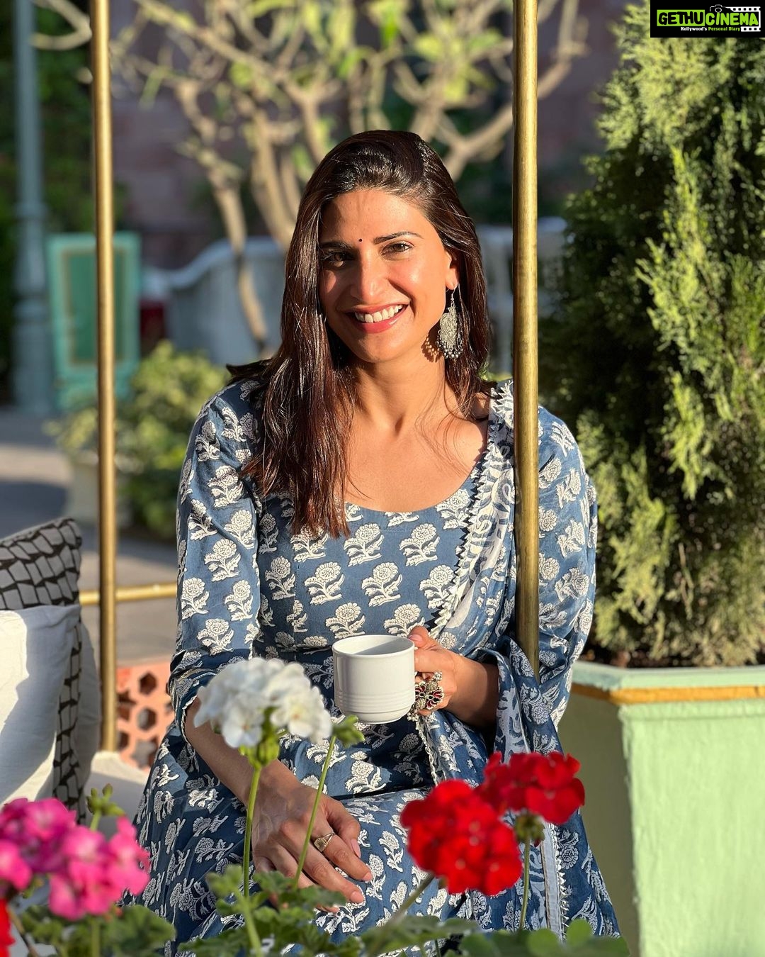 Aahana Kumra Instagram - नवरात्रि और गुडी पड़वा की सभी को हार्दिक शुभ कामनाएँ 🌞🌸🫶 #happynavratri #happygudipadwa . . . . #newyear #hindunewyear #india #incredibleindia #gudipadwa #navratri #love #faith #hope #jaimatadi Narender Bhavan, Bikaner