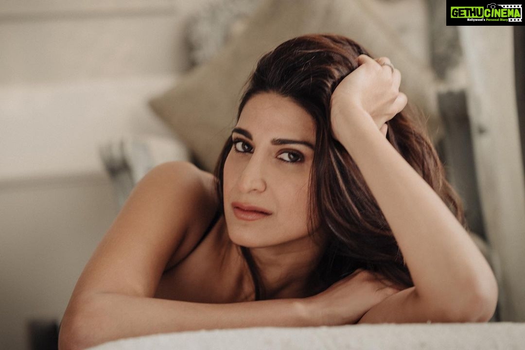 Aahana Kumra Instagram - आज जाने की ज़िद ना करो 💕💕 Because #sundaze ☀️ #sundaybumday . . . . #sunday #aahanakumra #sundayvibes #bumday #weekend #weekendvibes #lazy #lazysunday Jaipur, Rajasthan