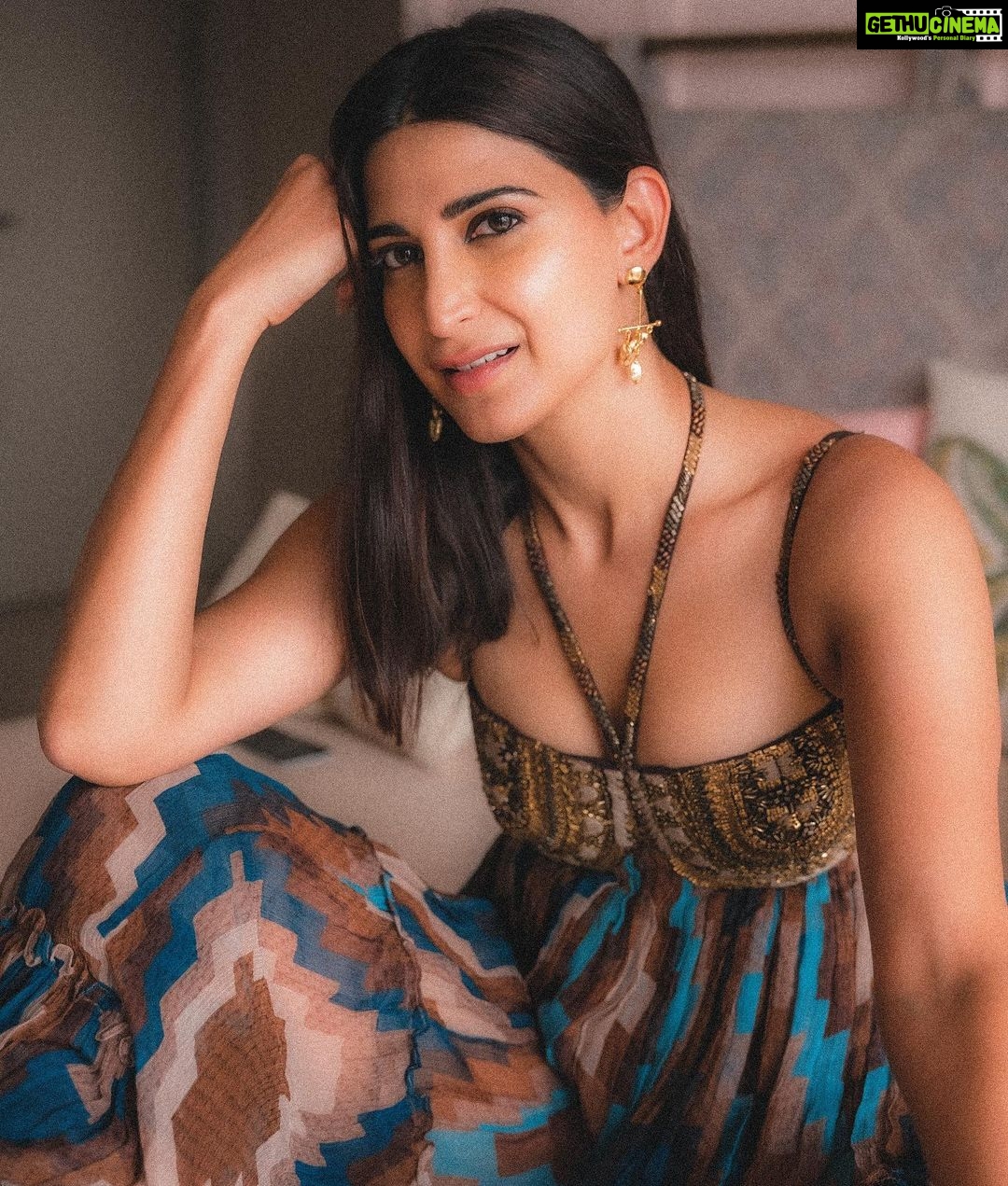 Aahana Kumra Instagram - Saturdate much 🌻🙃🌻🙃 #saturdate . . . . #saturday #sunshinegirl #sunshine #aahanakumra #portrait #portraitphotography Jaipur, Rajasthan