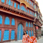 Aahana Kumra Instagram – The majestic and gorgeous #rampuriahaveli in Bikaner! 🐫🏜️
Thank you @abbhishek_sharmaaa for this wonderful tour and pics!! 
🌞🌸🫶💕🐫🏜️🦚
#incredibleindia 
.
.
.
#india #travelphotography #travelouge #thursday #throwbackthursday #throwback #bikaner #rajasthan #aahanakumra Bhanwar Niwas (Rampuria Haveli) Bikaner