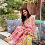 Aahana Kumra Instagram - Rani saa 🌸🌸🌸🌸 Thank you @narendra.bhawan.bikaner for making mom and dad’s trip the best 💕🥂🐫🏜️ #waybackwednesday #familyiseverything #familytime #lafamilia . . . . 📍 @narendra.bhawan.bikaner . . #wednesday #aahanakumra #weekendgetaway #weekend #weekendvibes #sareelover #saree #sareenotsorry #travelogue #travelphotography #rajasthan #binaker #narendrabhawan Narender Bhavan, Bikaner