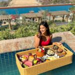 Aahana Kumra Instagram - Favourite time of the day!!! 🌞🌞 Favourite meal of the day!! 🥐🌸☕️ And it came floating in tray!! Hurray!!! 🫶🤸‍♀️🌞🌸😻🐝🌻🥐☕️🥞🧘‍♀️🥨🥪🍳 @thewestinhimalayas 💕🌼🧘‍♀️ #floatingbreakfast #breakfastfordivas #breakfast . . . . #latergram #breakfastforchampions #floatingbreakfast #breakfastideas #breakfasttime #floating #aahanakumra #weekendgetaway #sunday #sundayfunday #sundate #sundaybreakfast The Westin Resort & Spa, Himalayas