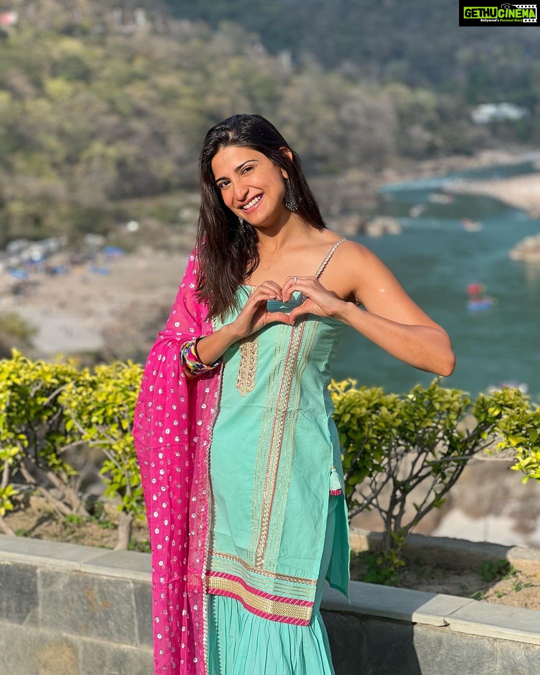 Aahana Kumra Instagram - Baisakhi Di Lakh Lakh Vadhaiyaan 🌞🌸🌾🫶💕🙏 #happybaisakhi . . . . #baisakhi #aahanakumra #harvestseason #harvest #harvesting #sun #summer Rishikesh ऋषिकेश
