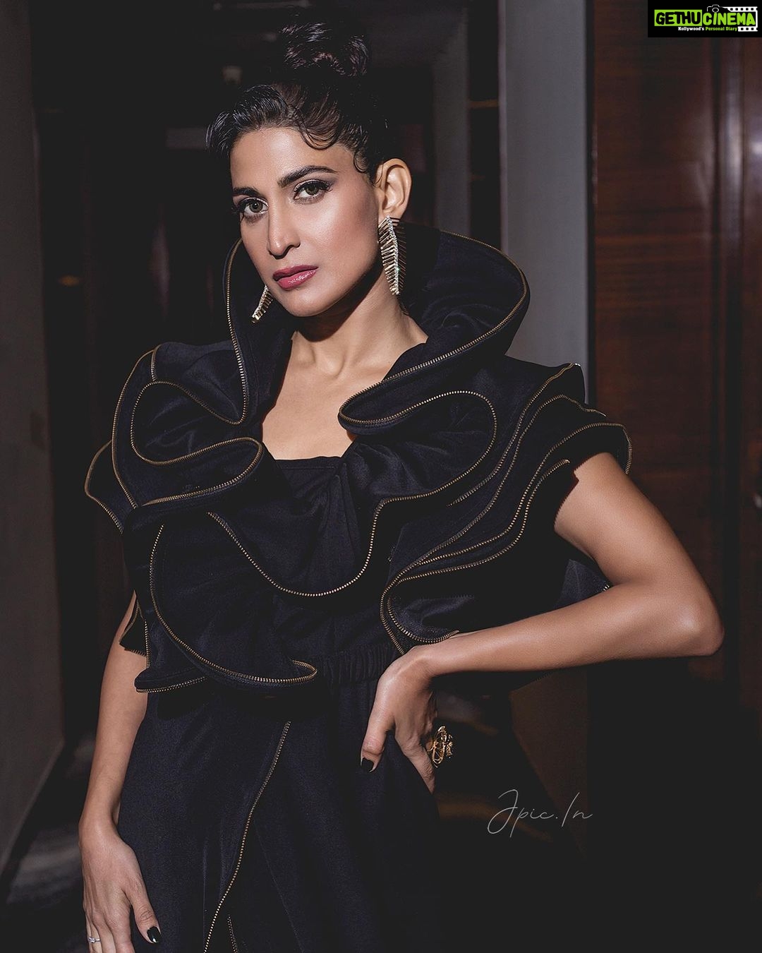 Aahana Kumra Instagram - Maleficent : the mistress of evil 🧛♀️ 🖤🖤🖤 #fashion #fashiondiaries . . . . #showstopper #fashion #fashionista #aahanakumra #friday #friyay #fridaymood #blackfriday Delhi, India