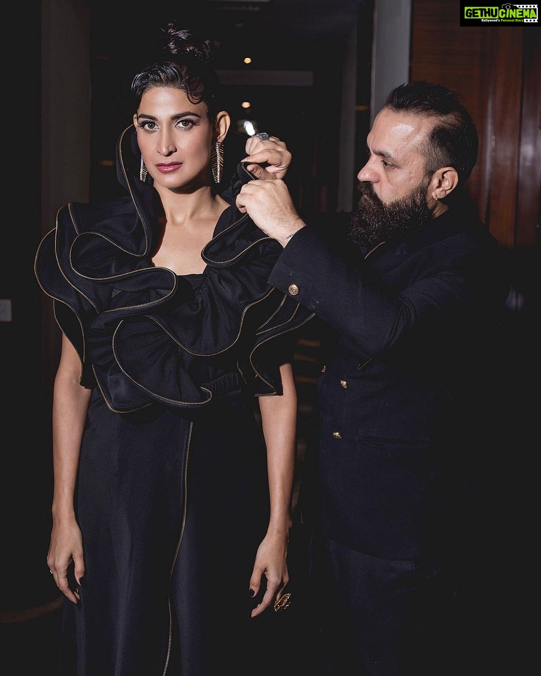Aahana Kumra Instagram - Maleficent : the mistress of evil 🧛♀️ 🖤🖤🖤 #fashion #fashiondiaries . . . . #showstopper #fashion #fashionista #aahanakumra #friday #friyay #fridaymood #blackfriday Delhi, India